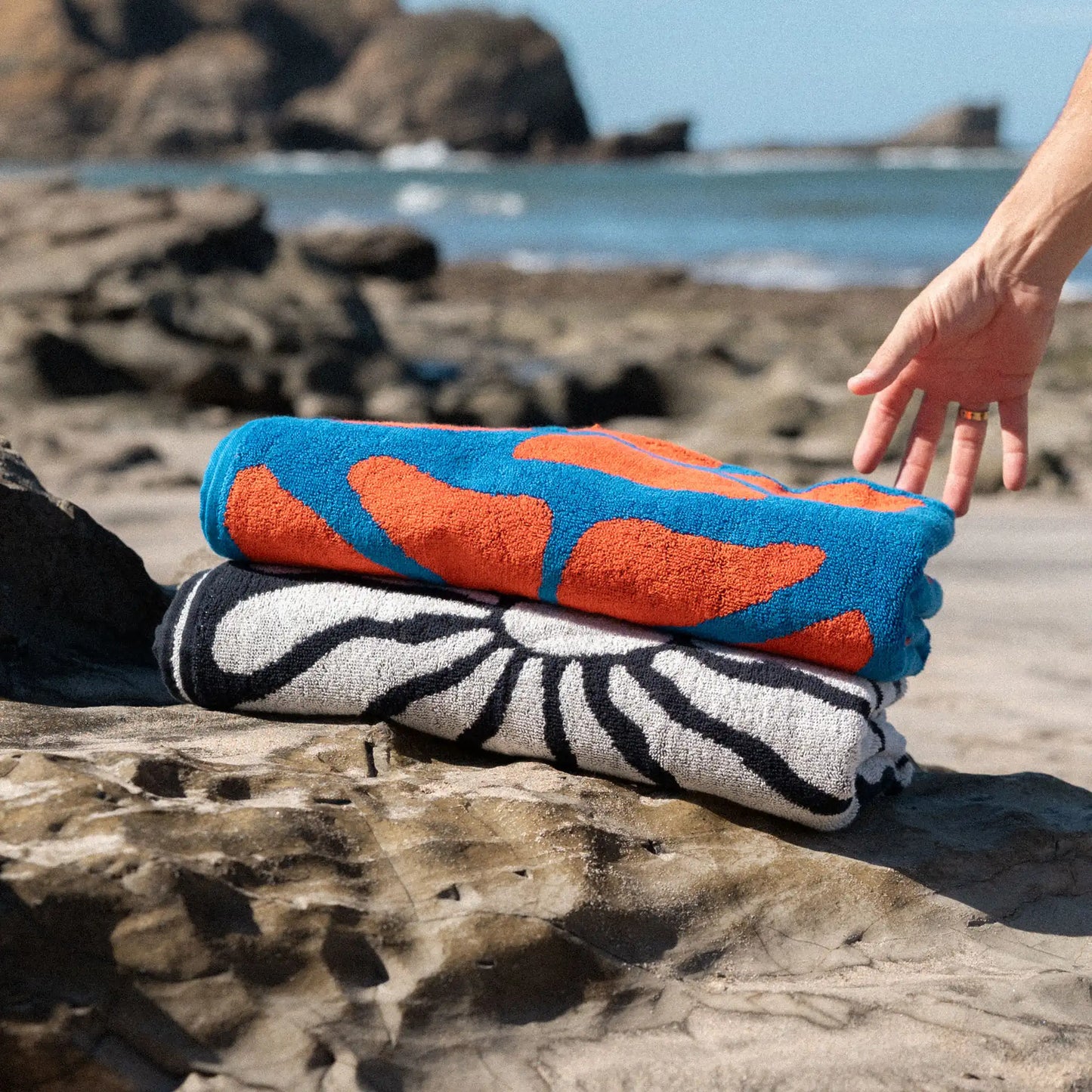 Organic Cotton Beach Towel: Lazy Daisy Black