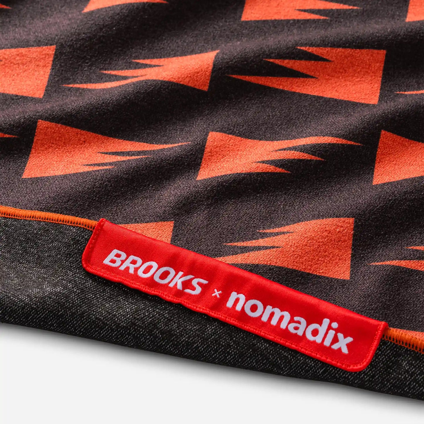 Fitness Towel: Summit Black (Nomadix x Brooks)