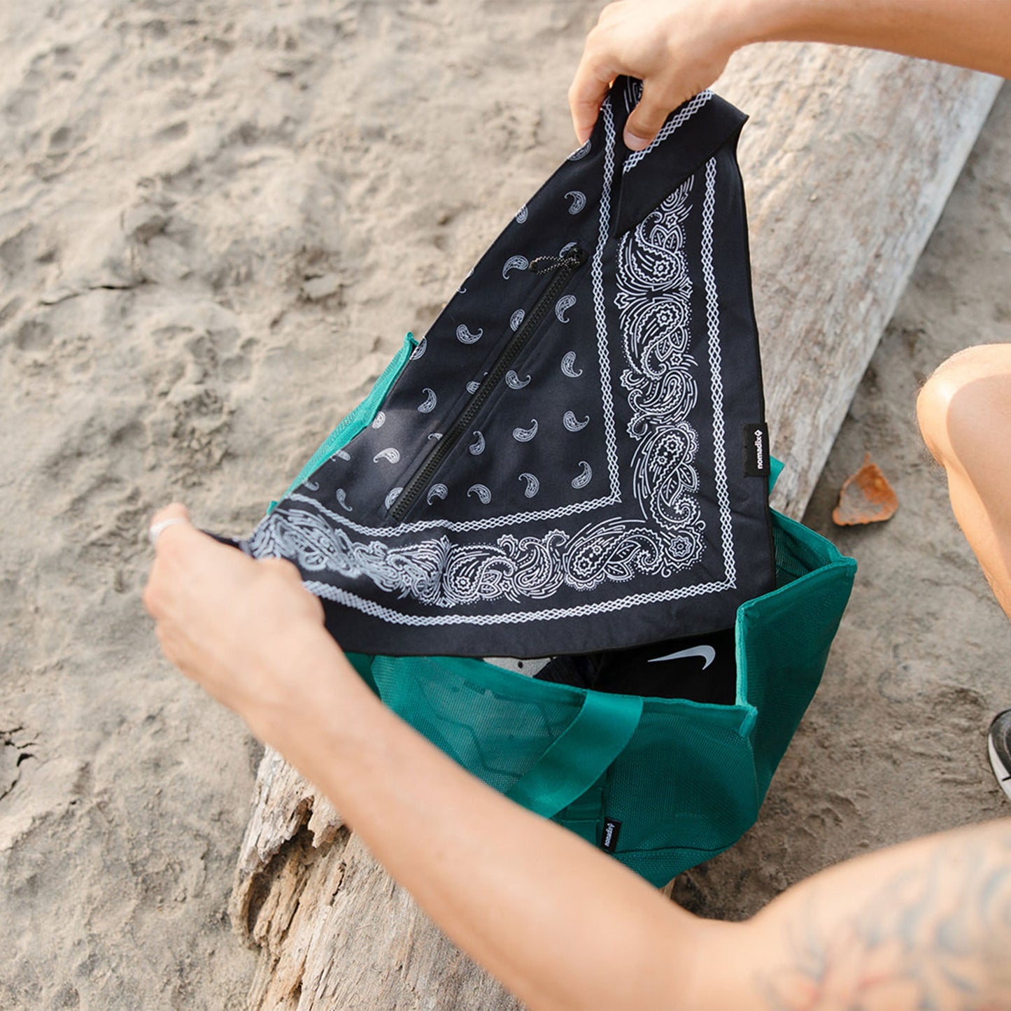 Ice Bandana Towel: Paisley Black