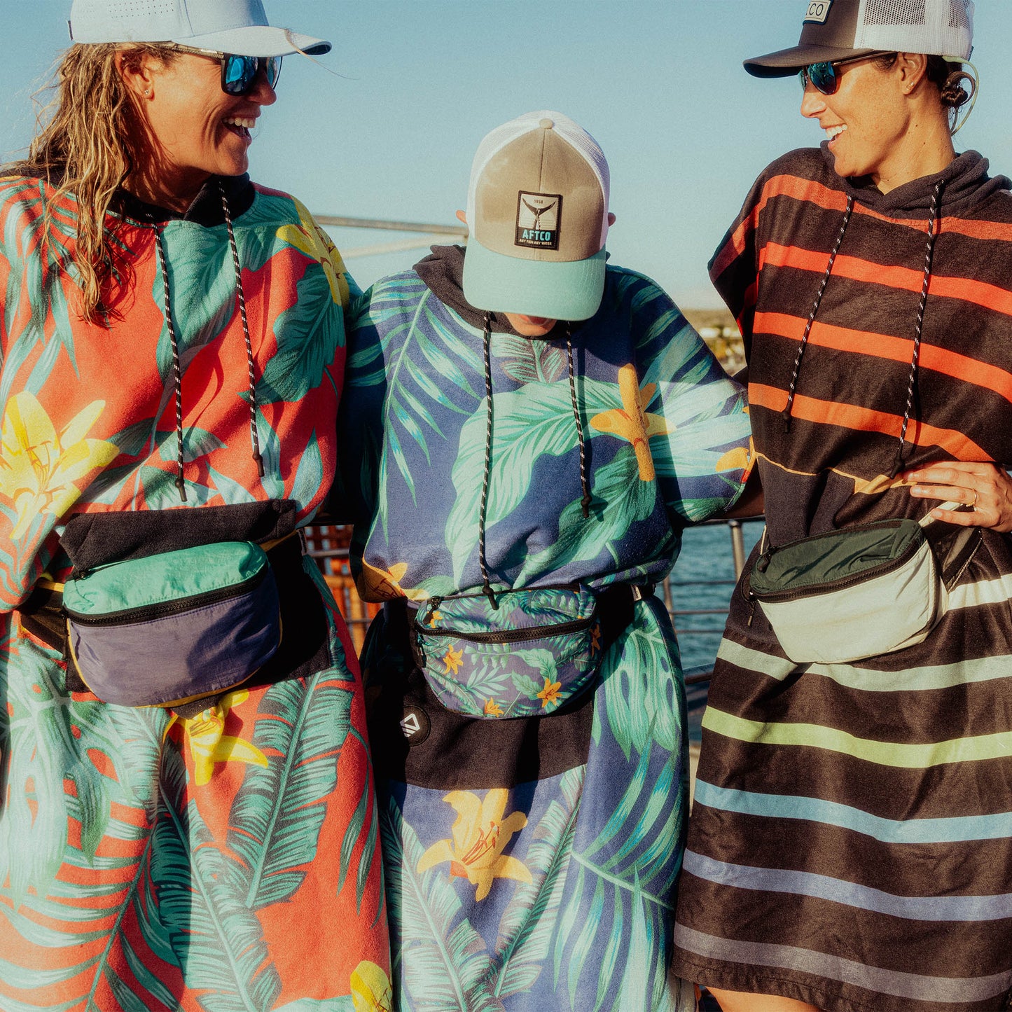 Changing Poncho: Palms Coral