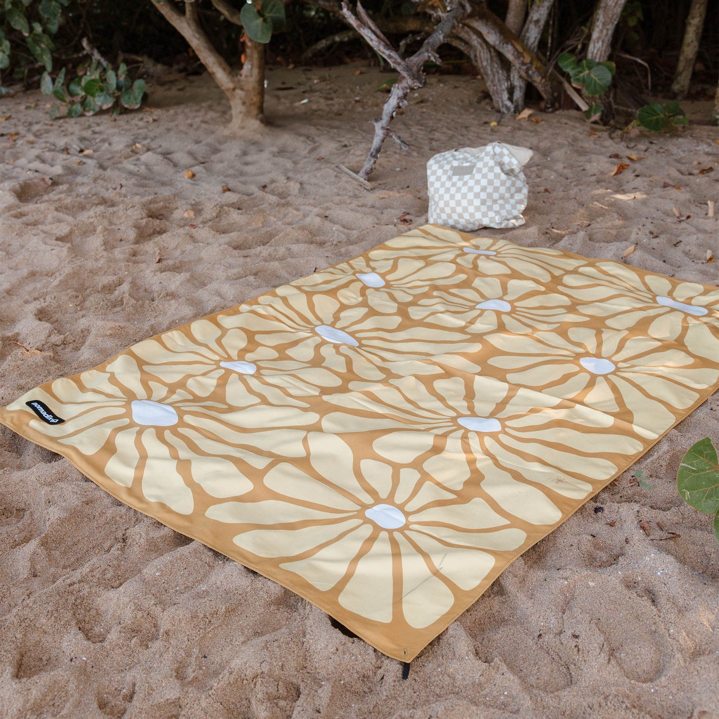 Festival Blanket: Lazy Daisy Gold