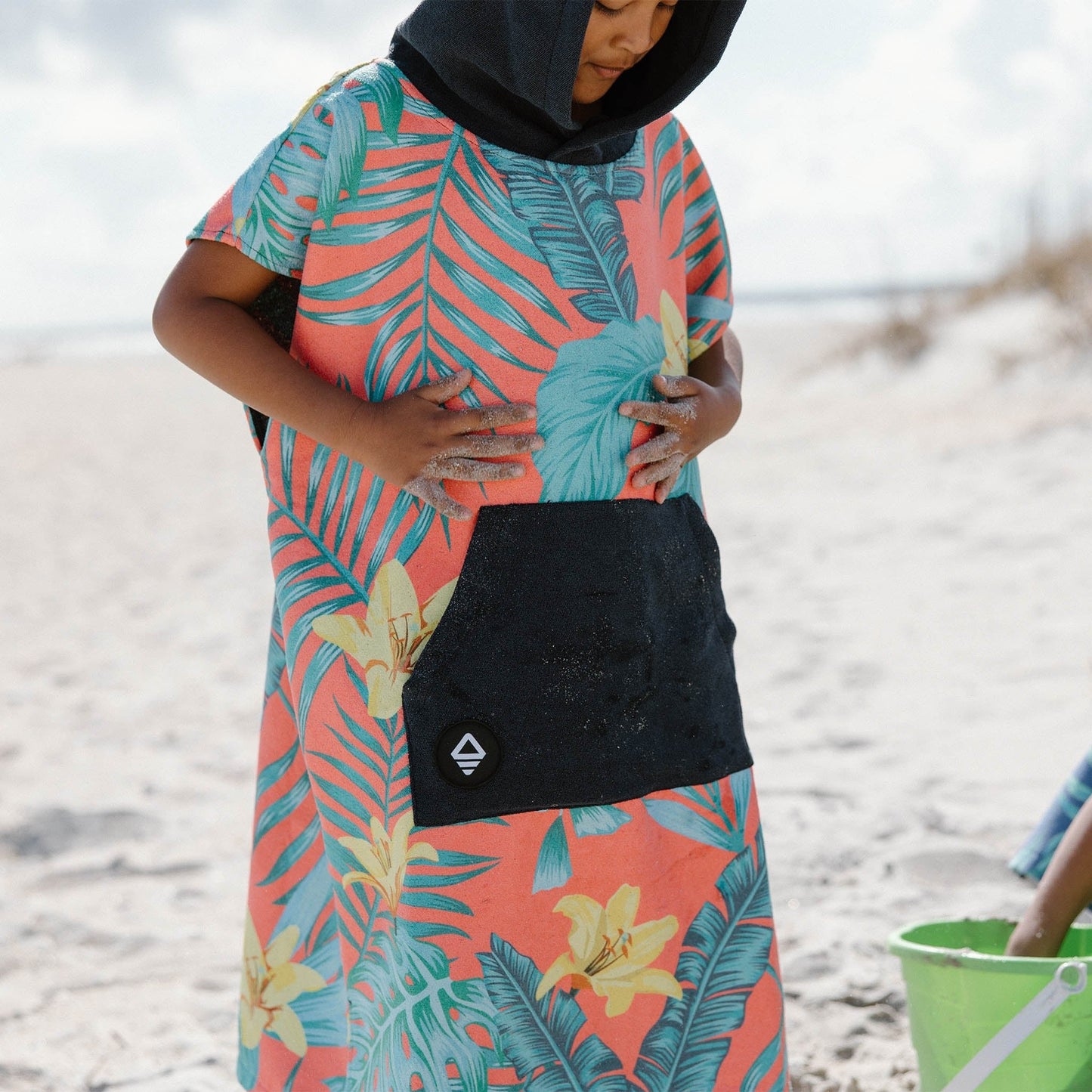 Kids Changing Poncho: Palms Coral