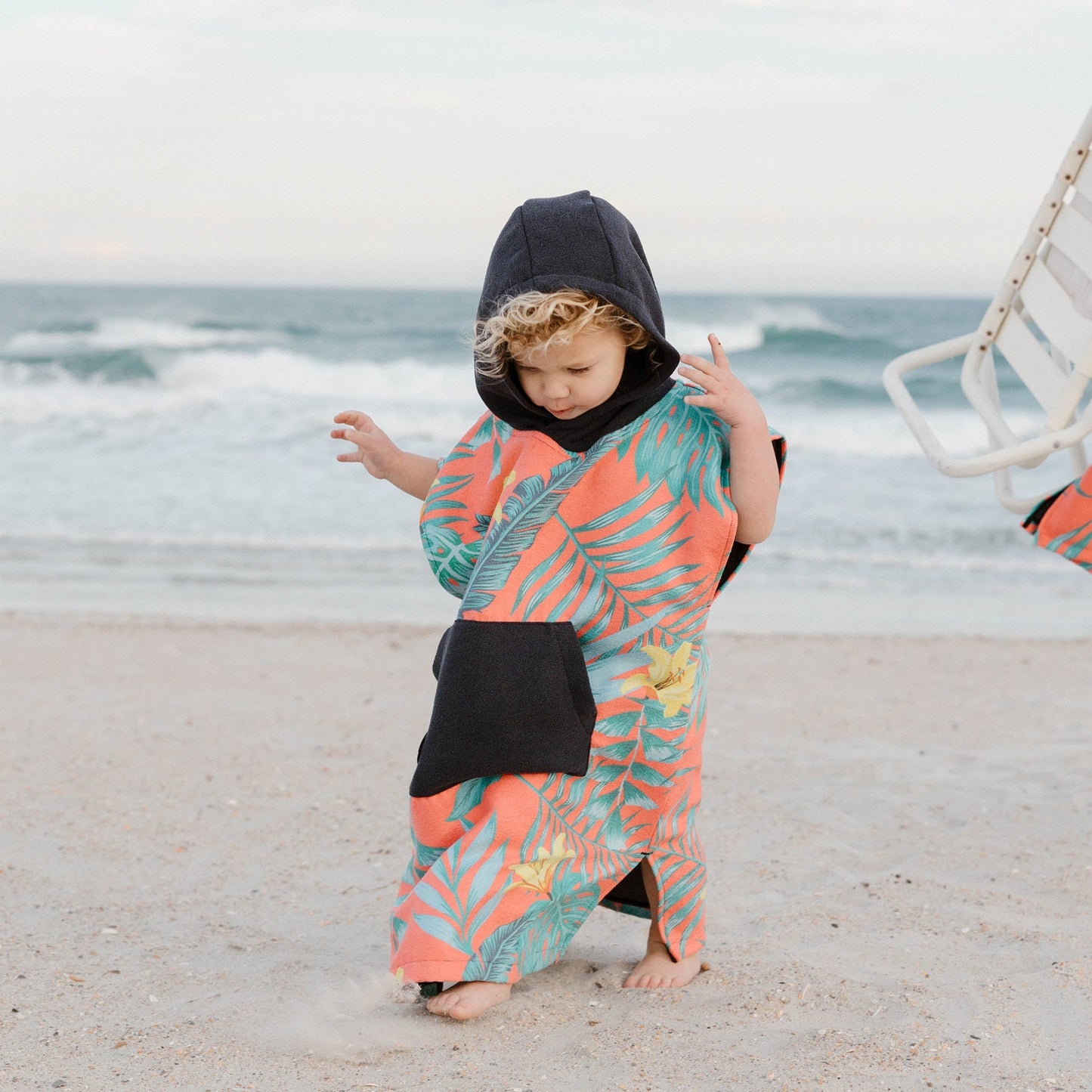 Kids Changing Poncho: Palms Coral