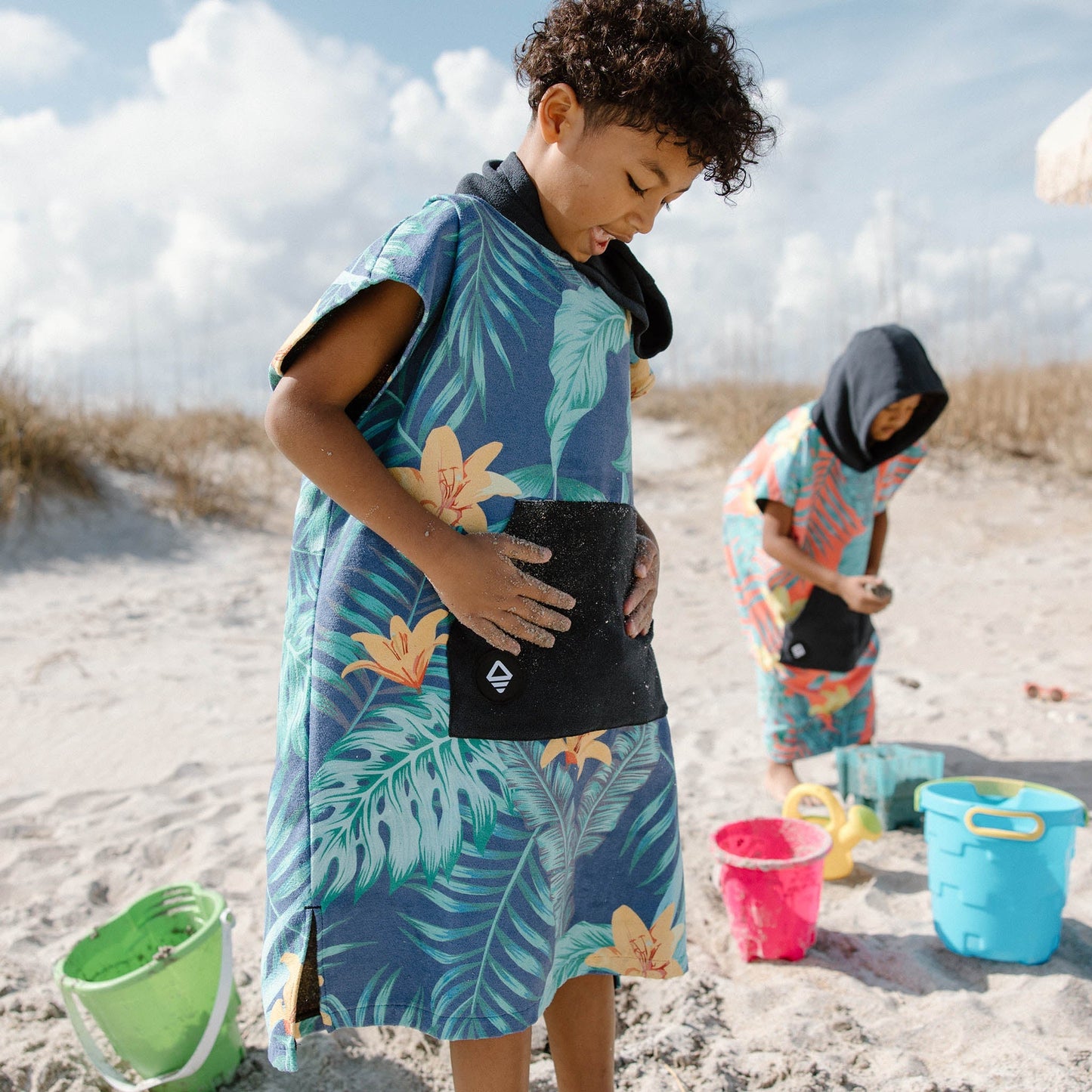 Kids Changing Poncho: Palms Dusk